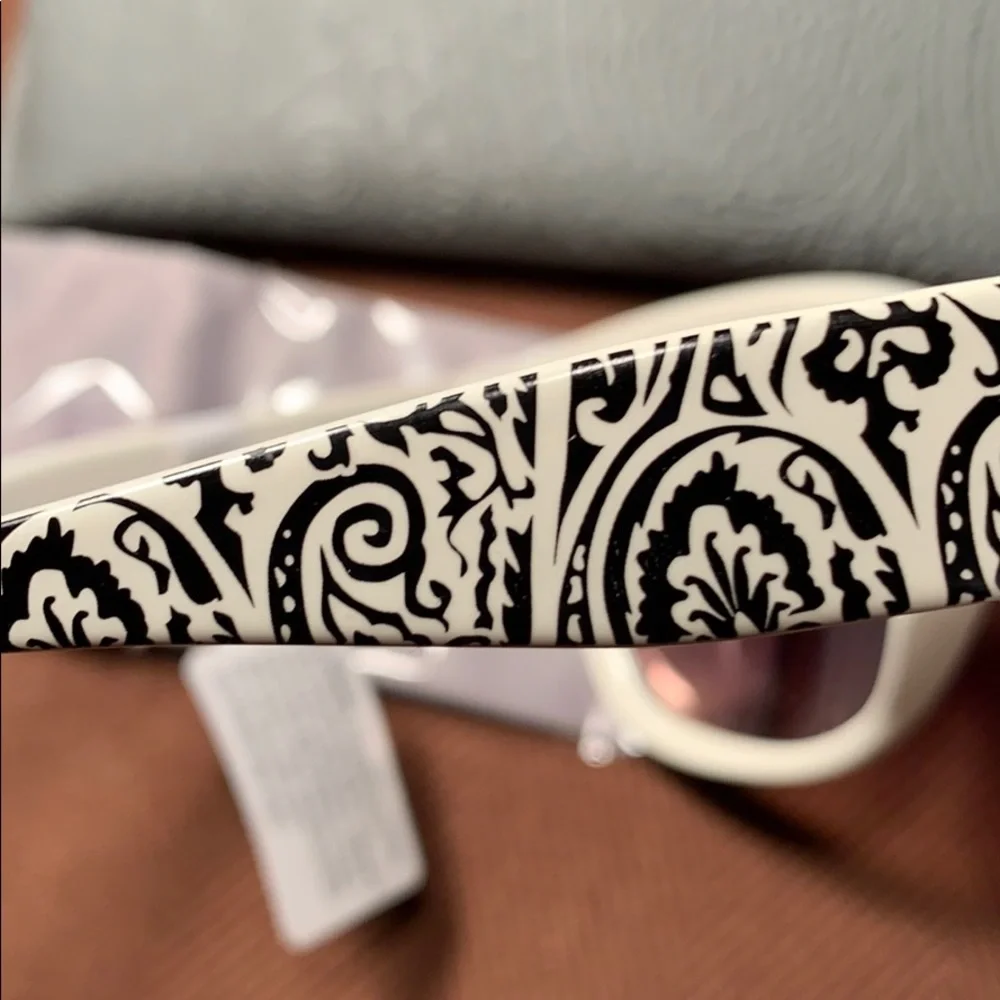 NWT ETRO Ivory w/black lace pattern sunglasses